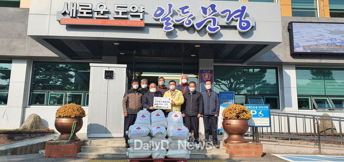 산양면·점촌5동 ‘사랑의 쌀’전달<br>
