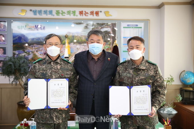 권영준 봉화군의회 의장, 지역방위유공 예비군지휘관 표창 수여