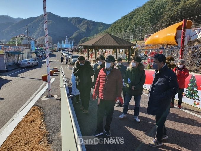엄태항 봉화군수, 분천산타마을 현장 방문
