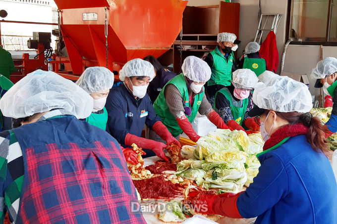 청송군새마을회, 경상북도 새마을운동 평가에서 수상 휩쓸어-사랑의 김장나누기