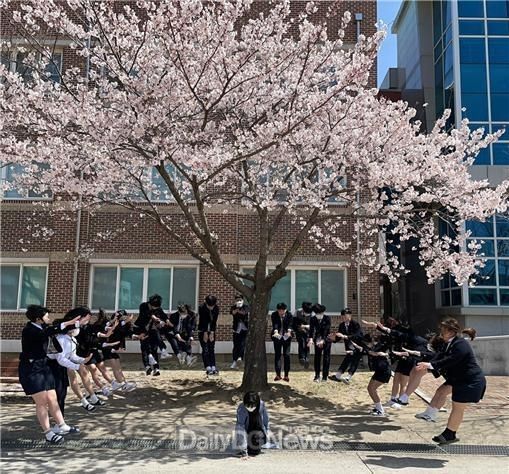 울진군청소년상담복지센터 학교폭력예방을 위한 ‘다정한 우리반’비대면 사진공모전 실시(수상작