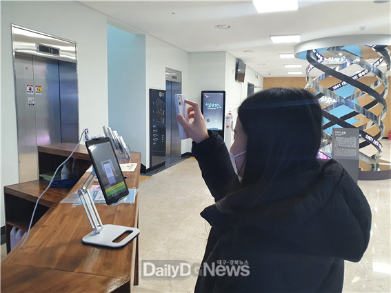 울릉군, 방역패스 위한 관광시설물 QR코드 리더기 설치