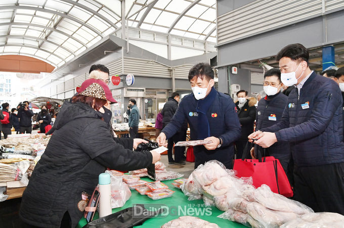 청송군, 설 명절 전통시장 장보기 행사 펼쳐