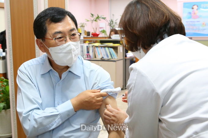  경주시 3차 접종률 50% 돌파... 시민 2명 중 1명 3차 접종 마쳐