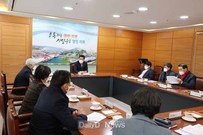 포스코지주회사전환 관련 의장단,상임위원장단 긴급간담회-포스코센터 상경 강력한 항의집회 결정