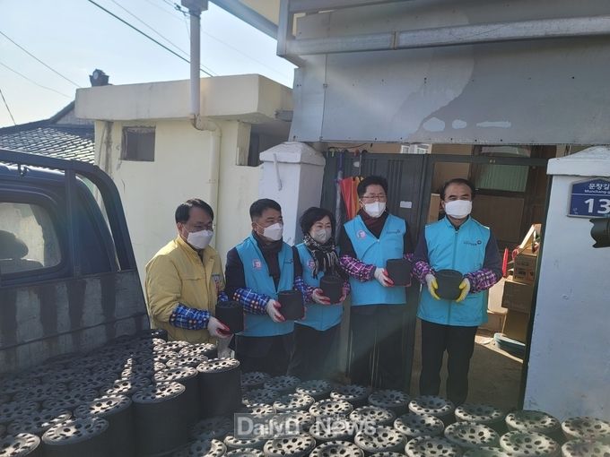 국민건강보험공단 문경예천지사“사랑의 연탄 나눔 운동”전개