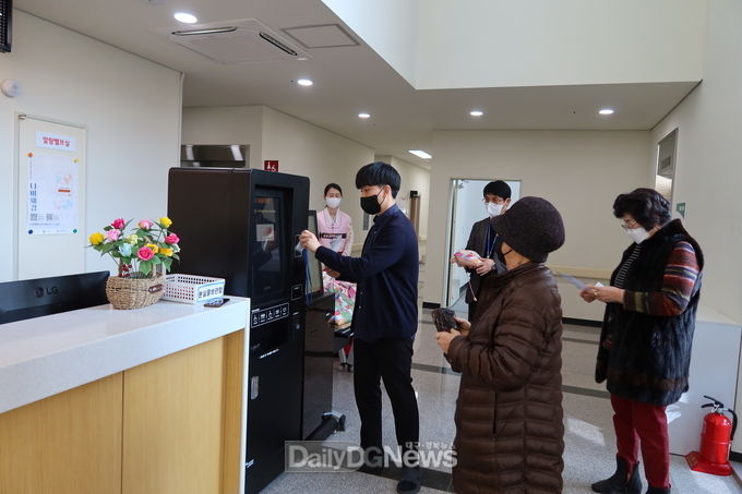 영양군노인복지관, 상반기 수강생 모집과 함께 설 명절 나눔 진행