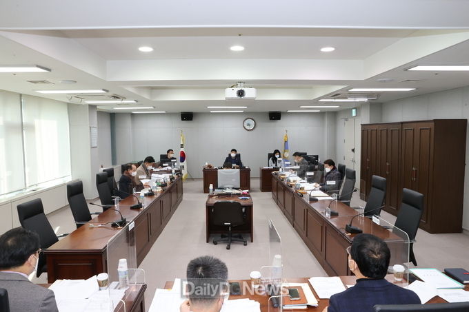 의회운영위원회, 의회사무국 업무보고 청취