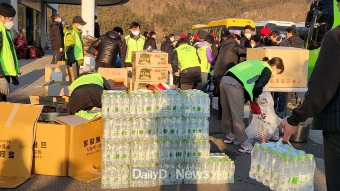 경북광역푸드뱅크, 영덕군 산불현장에 푸드팩 지원