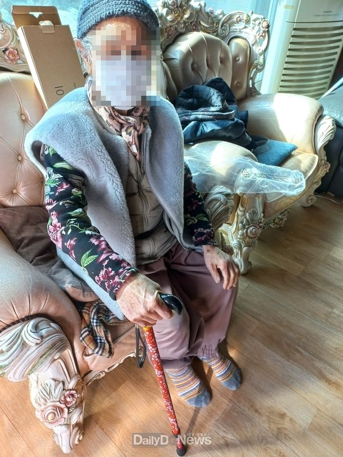 고령군지사협, 어르신 효도 지팡이 지원