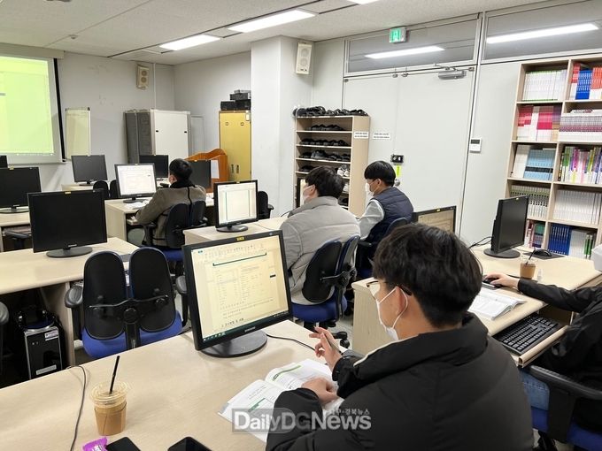 신규공무원 정보화교육에 참여한 수강생들의 교육 열기가 뜨겁다