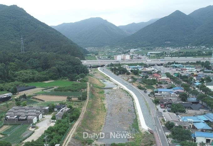 ‘건천천 친수공간 산책로 조성사업’ 준공현장
