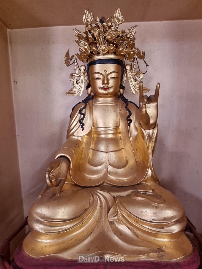 예천_명봉사_목조보살좌상