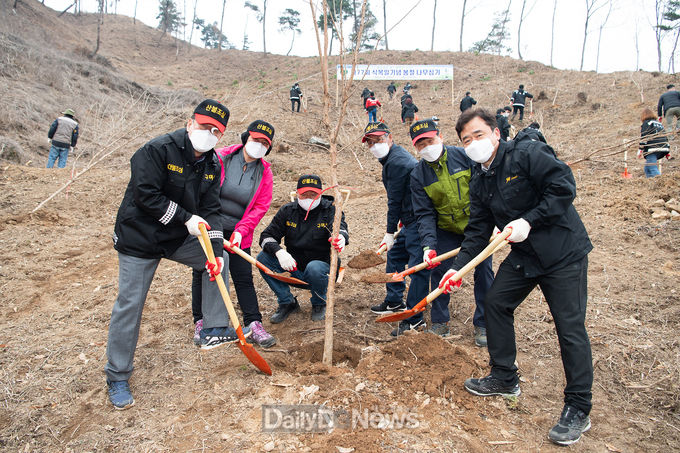 제77회 식목일 기념 ‘봄철 나무심기’행사 !