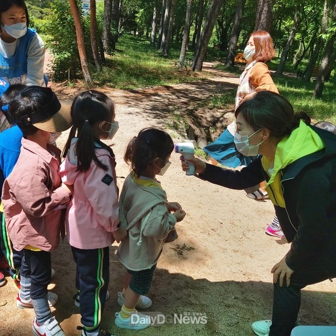 경상북도 제공) 산림환경연구원(유아_숲_체험