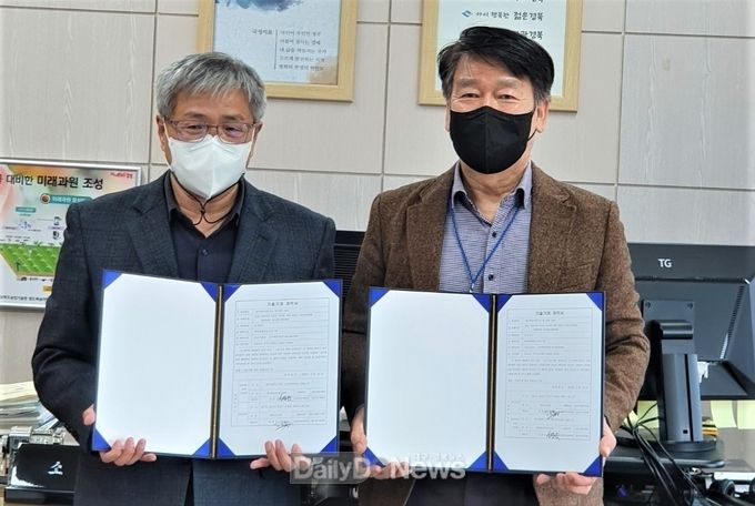 청도복숭아연구소, 복숭아 부패과 감소 이산화염소 처리 특허기술 푸르고팜에 이전!”