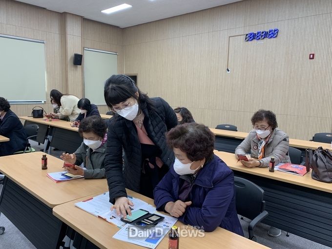 상주시, 중년 & 노년층을 위한 1:1 스마트폰 활용 교육