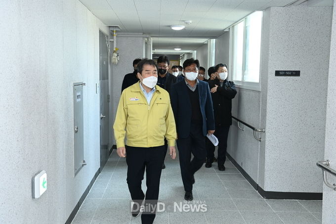 김충섭 시장, 평화동 복합문화센터(행복주택) 현장 점검