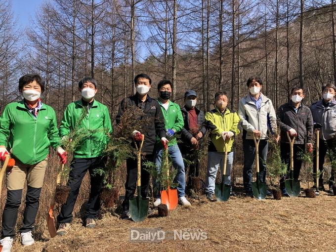 김천시새마을회, 국립김천치유의숲에서 나무심기 전개