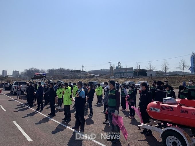 안동시, (사)경상북도 수난구조대와 낙동강변 둔치 환경정화활동 실시