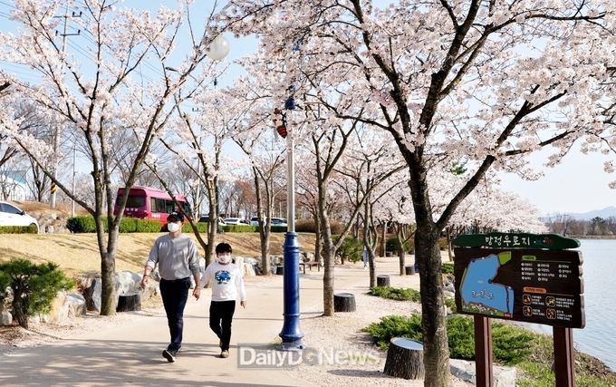  우로지 생태자연공원 봄 전경