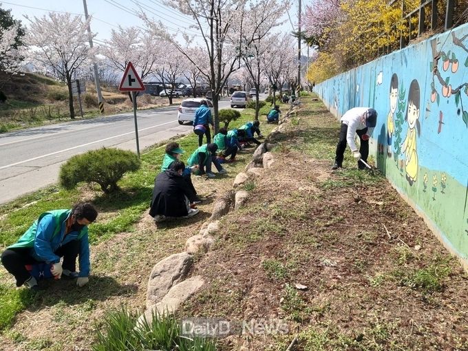 청도군 풍각면, 새마을부녀회 농공단지입구 화단가꾸기 봉사활동