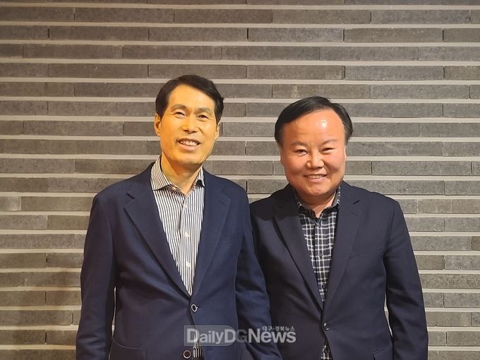 이진훈 전 수성구청장이 지난 6일 김재원 예비후보를 만나 홍준표 의원은 대구시장이 되어서는 안된다며 김재원 예비후보에게 지지의사를 밝혔다. (사진=김재원 예비후보 제공)
