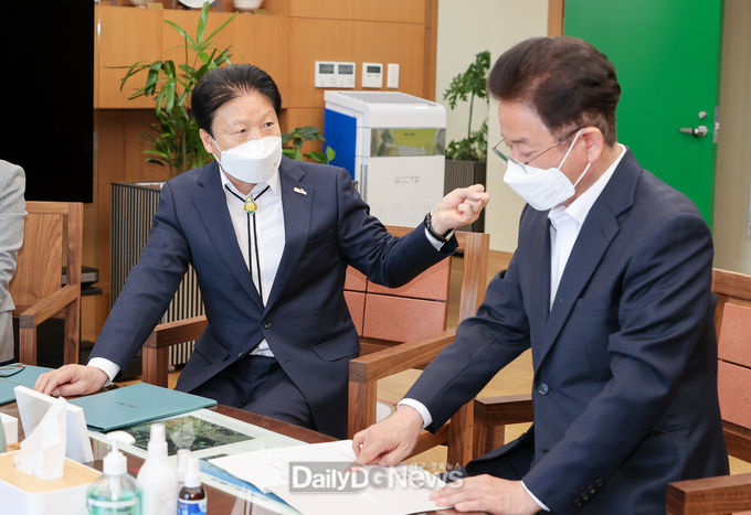 경북도청 방문 이철우 지사에게 주요 현안 긴밀한 협조 당부
