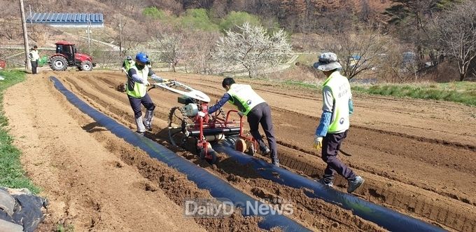 전국 농업기계 안전전문관들, 산불 피해 농가 돕기 나서