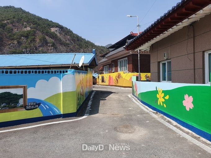 청도군 신원리 골목길 알록달록한 담장 관광명소로 변신