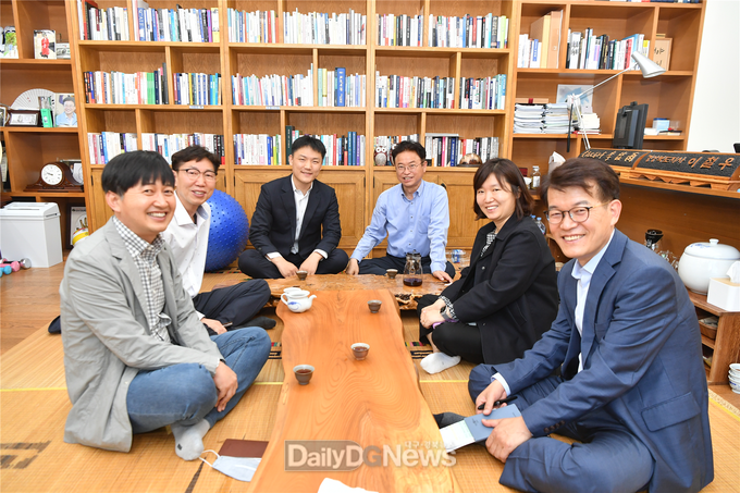 이철우 도자사 13일 도청공무원노동조합 임원들과 차담회 열어 노고 격려