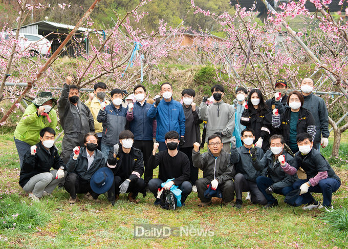 옥성면 대원리 복숭아 농가에서 농촌일손돕기 실시