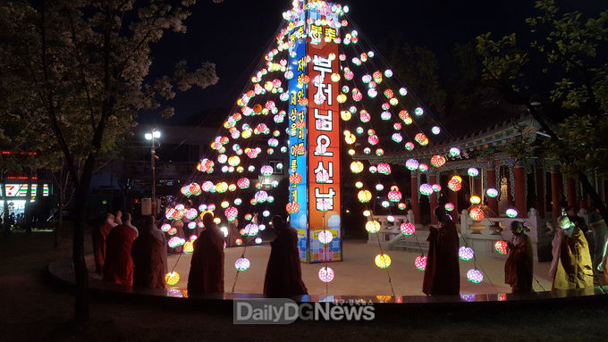 불기2566년 부처님 오신 날 봉축탑 점등식 개최