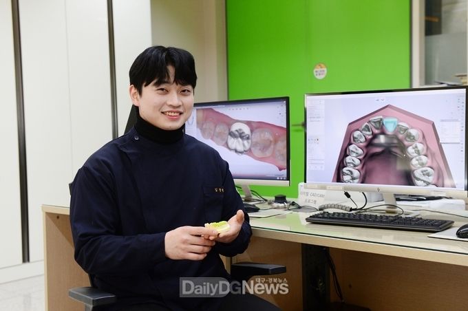 치과기공사 국가고시 최고 점수로 전국 수석을 차지한 보구보간대학교 2022년 졸업생 김광현씨. (사진=대구보건대학교 제공)