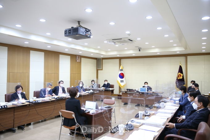 대구시의회 예산결산특별위원회 ‘2022년도 대구시 교육비특별회계 제1회 추가경정예산안’ 심사 장면. (사진=대구시의회 제공)