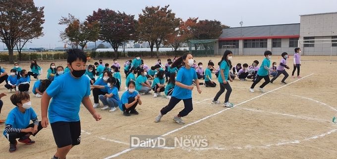 7560+운동 실천학교, 바르게 걷기, 건강체력 증진 선도학교 운영