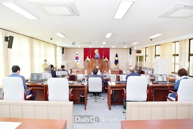 제8대 후반기 의장 보궐선거에서 탁대학 의원 선정