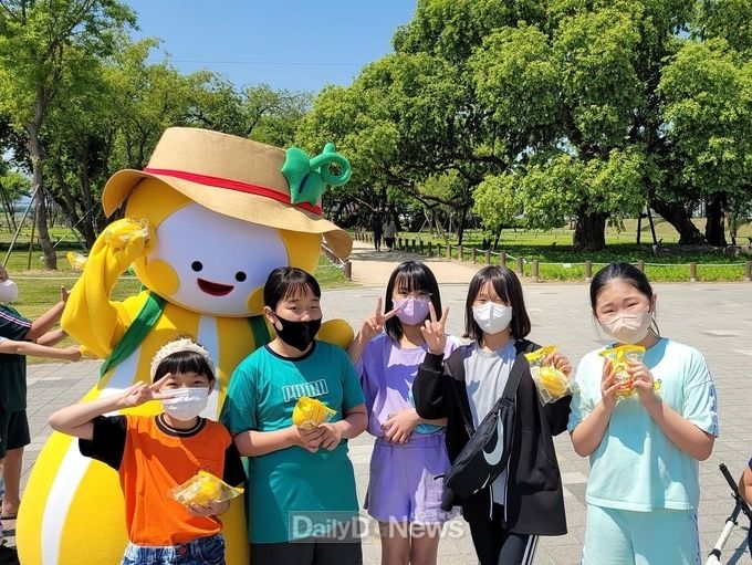 어린이날 성밖숲 성주참외 판매부스 운영