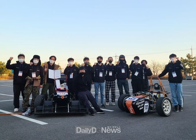 오토매니아(21.12월 참가한 KSAE 대학생자작자동차 대회 사진)