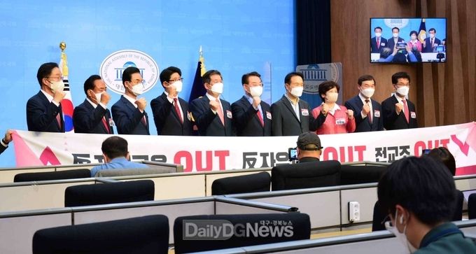 강은희 대구시교육감 예비후보가(오른쪽에서 세번째) 전국 중도·보수 교육감 후보 연대에 참여하고 있다. (사진=강은희 예비후보 제공)