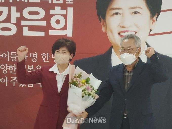 강은희 대구시교육감 예비후보가 18일 ‘다품교육캠프 출범 및 깨끗한 선거 실천 다짐식’을 개최하고 필승을 다짐하고 있다. (사진=이준호 기자)