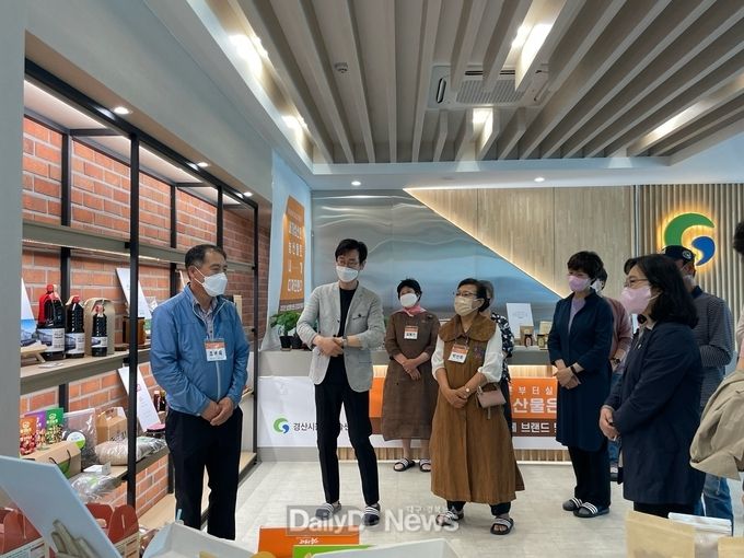 5월 3일부터 5월 18일까지 총 6회, 경산 관내 농업인 12명 대상으로 브랜드 개발 교육 실시