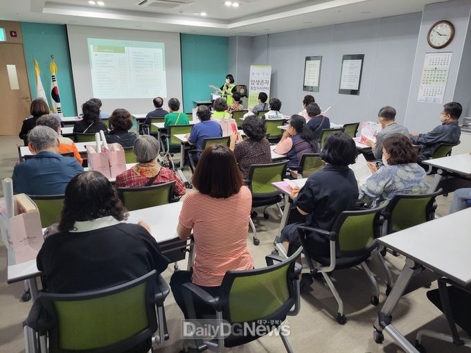 암 생존자 건강관리는 울진군보건소에 맡기세요
