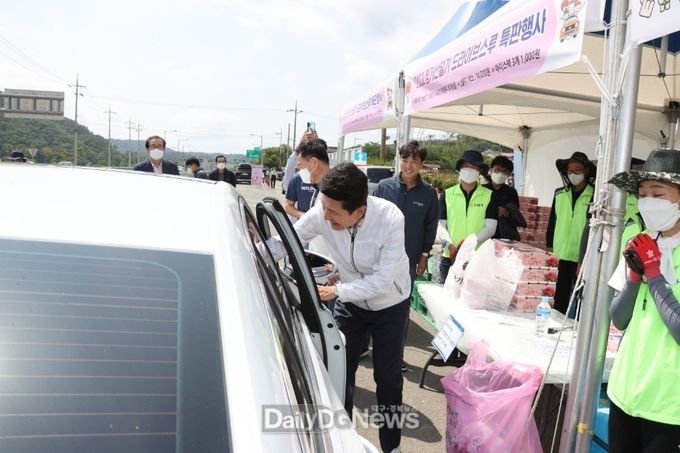 포항 장기산딸기 드라이브 스루 판매 뜨거운 호응속 완판