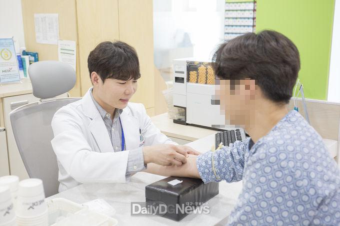 건협 메디체크연구소 채혈 장면
