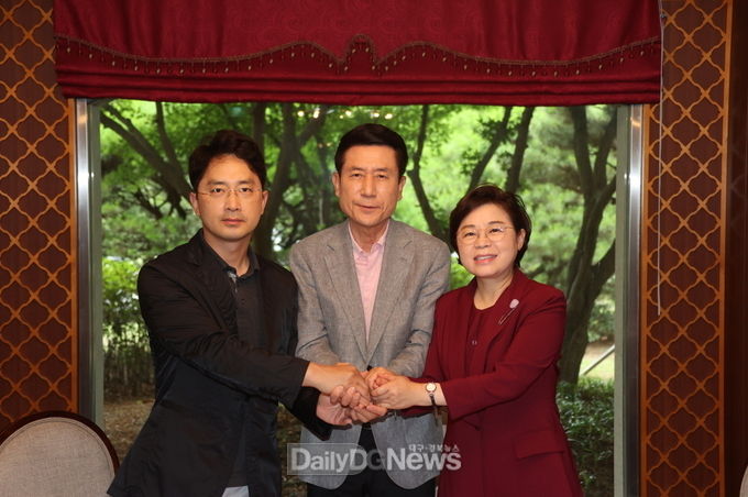 좌측부터 김병욱 국회의원, 이강덕 포항시장, 김정재 국회의원