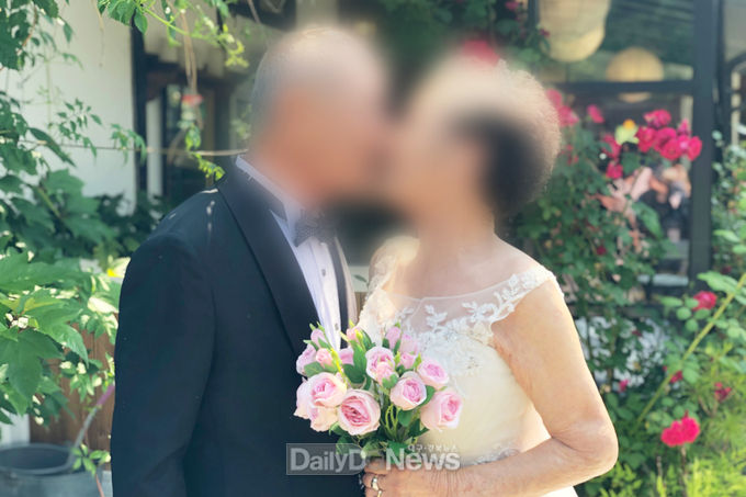 청송군치매안심센터, '추억사진관'으로 어르신들께 특별한 하루 선물