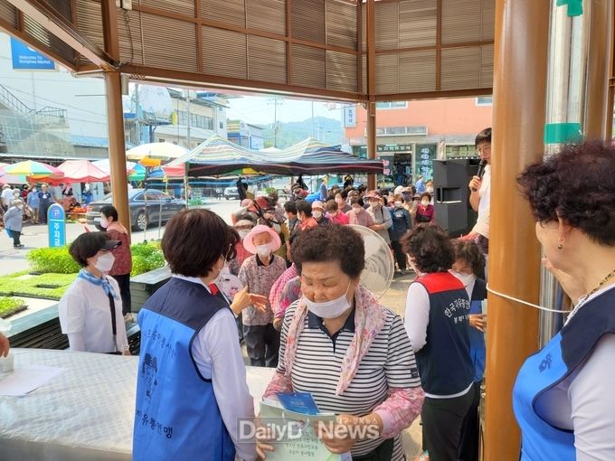 한국자유총연맹 봉화군지회, 6·25전쟁 당시 사진전 및 재현음식나누기 행사