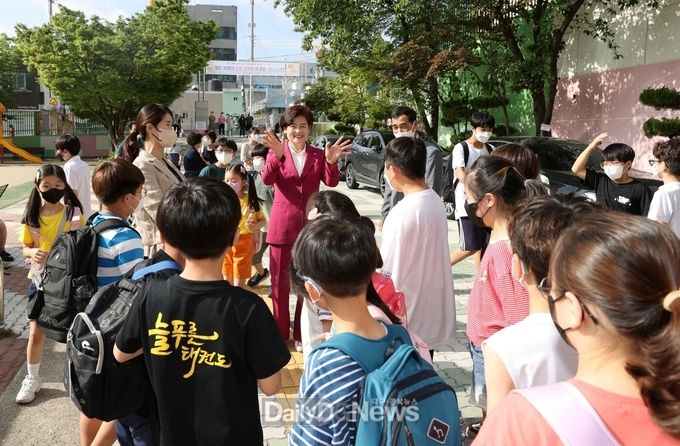강은희 대구시교육감이 7월 1일 학교 현장에서 제11대 대구시교육감 임기를 시작하고 있다. (사진=대구시교육청 제공)