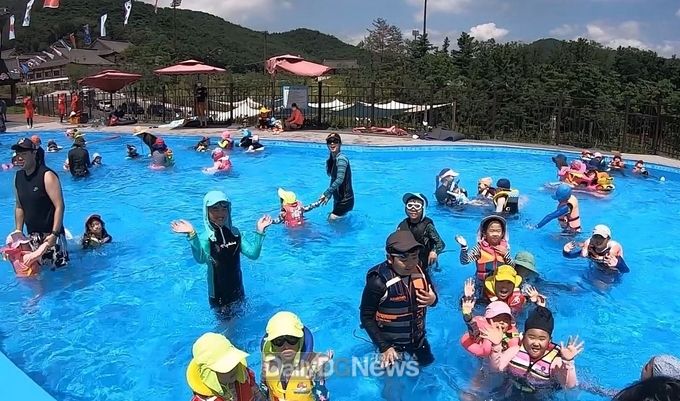 경주 화랑마을 야외수영장 ‘오픈’